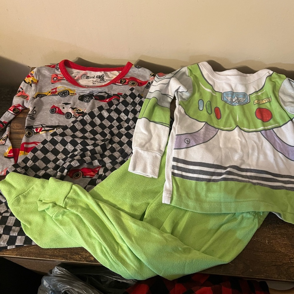 3 pajama sets & 2 long sleeve shirts lot 2t